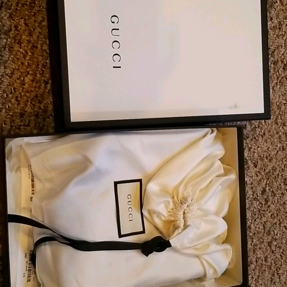 Authentic Gucci shoes - Picture 2 of 5